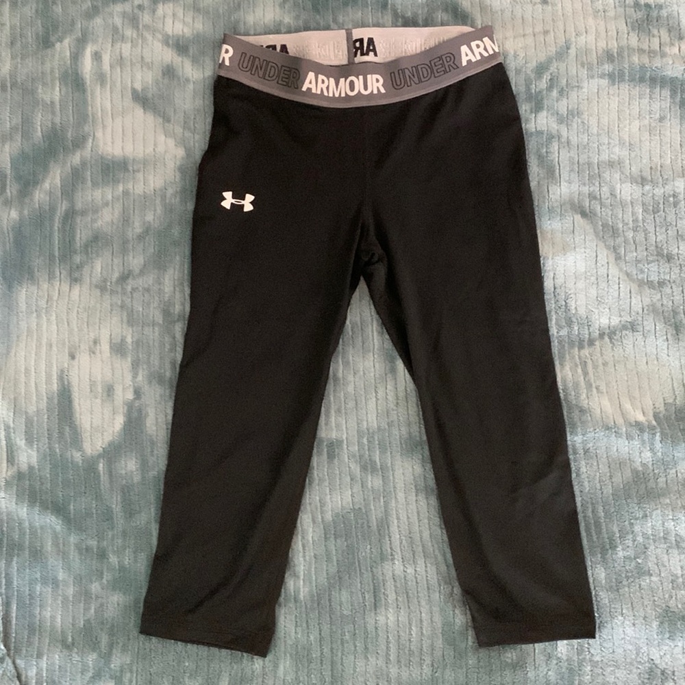 Under Armor girls black leggings/capris activewear sports
